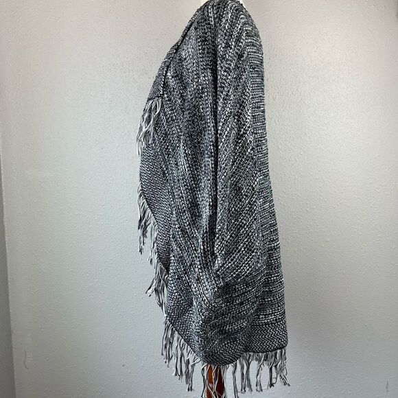 Poncho Style Wrap EUC - Picture 5 of 6